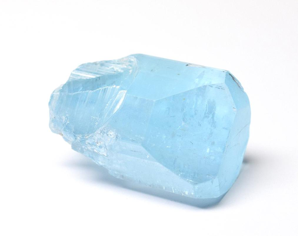 Blue Topaz: How to use this timeless stone for your well-being
